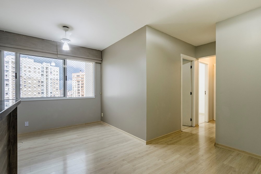 Apartamento com 67m², 3 dormitórios no bairro Vila Ipiranga em Porto Alegre para Comprar