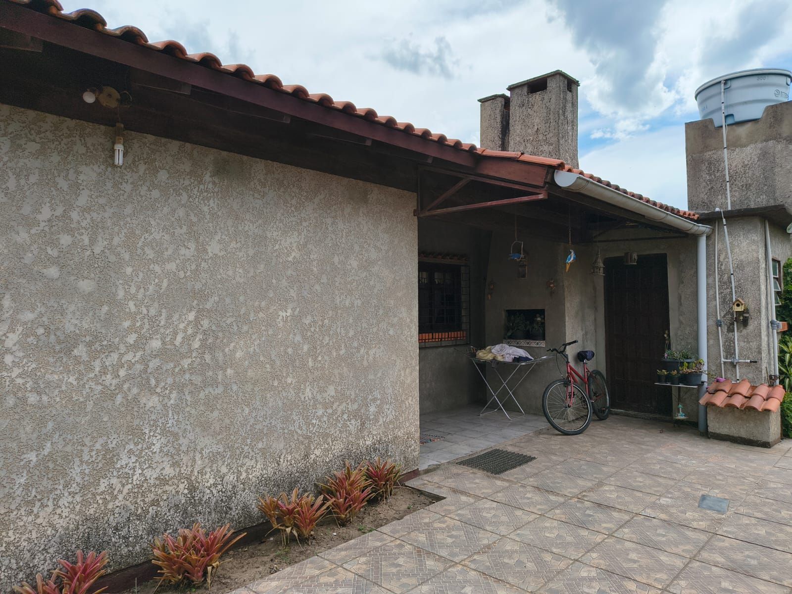Casa de esquina em alvenaria com 93m².