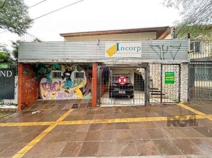 Casa com 300m², 5 dormitórios no bairro Higienópolis em Porto Alegre para Comprar