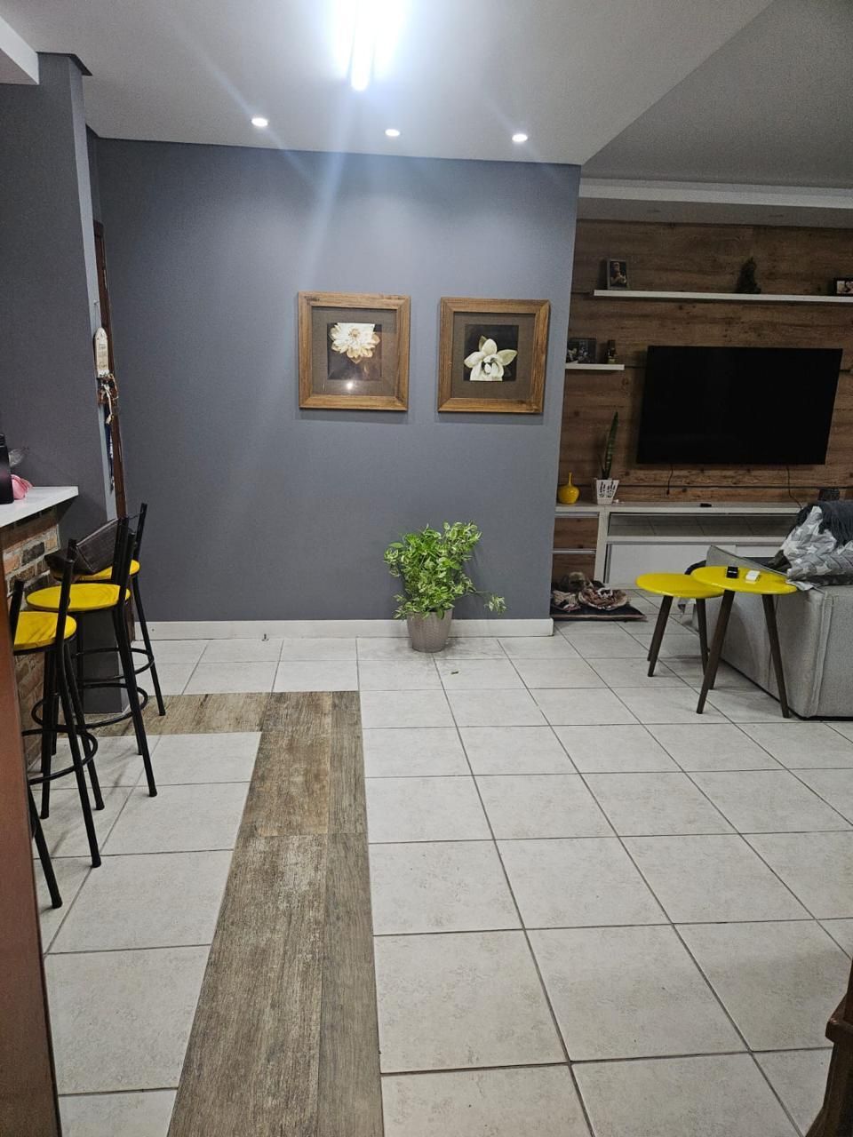 Amplo apartamento 2 dormitórios, suíte com closet, Avenida Brasil - Navegantes