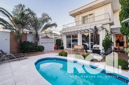Casa à venda com 3 quartos, 295m² - Foto 1