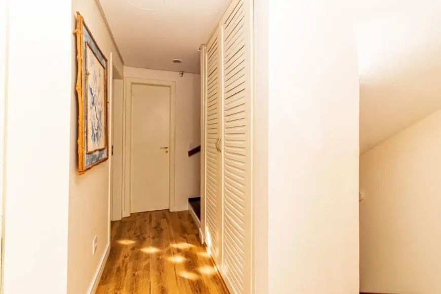 Casa de Condomínio à venda com 3 quartos, 215m² - Foto 19