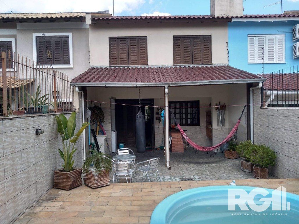 Casa à venda com 3 quartos, 122m² - Foto 1