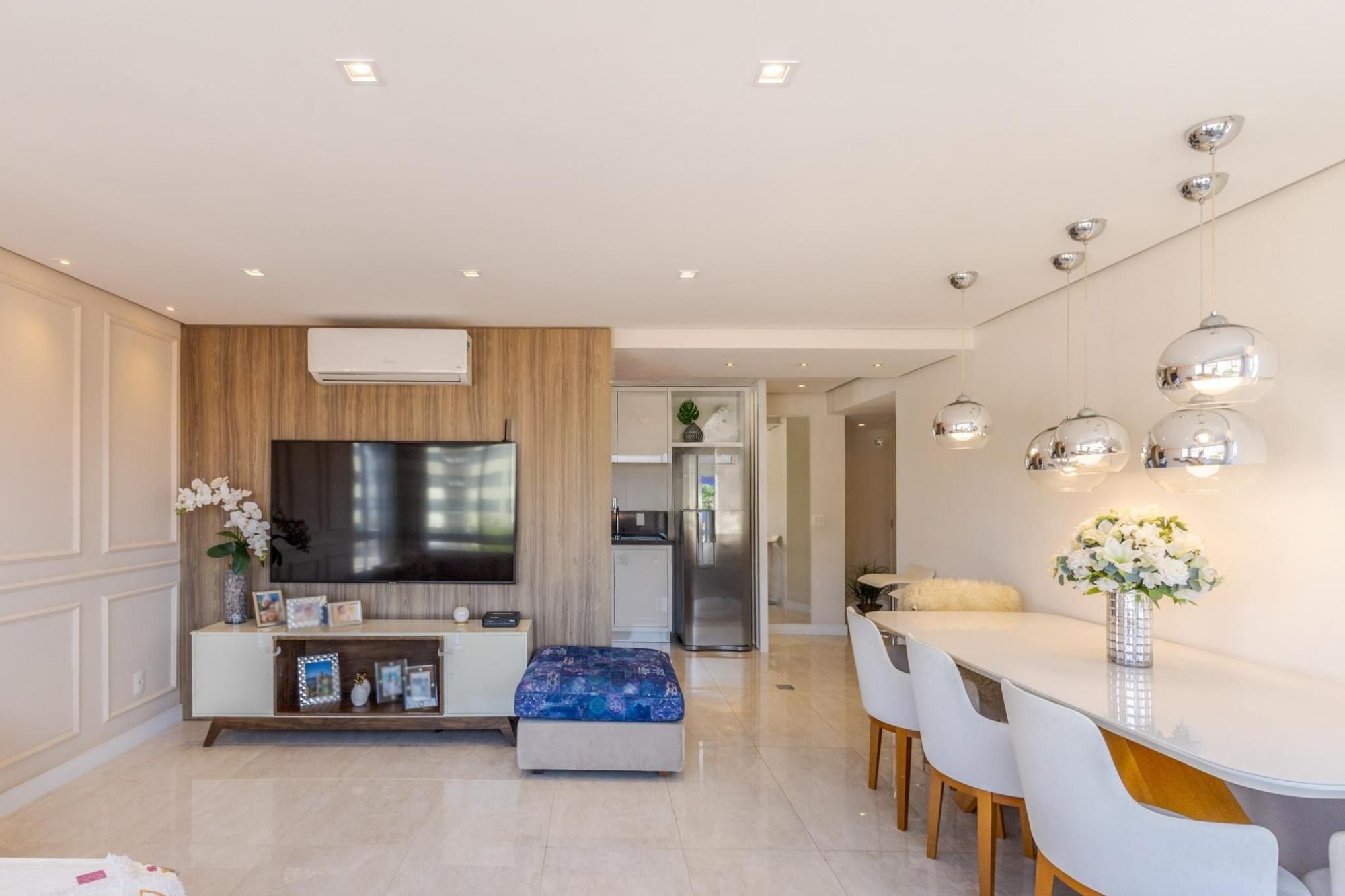 Apartamento reformado e decorado com 3 dormitórios