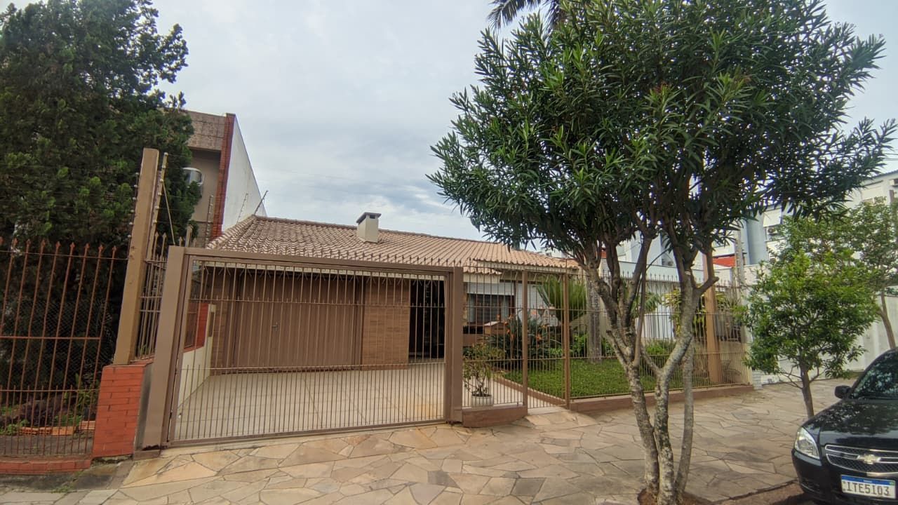 Casa com 3 Dormitórios, Suíte e 2 vagas de garagem no São Sebastião