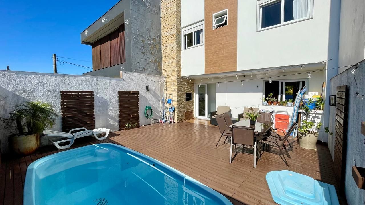 Casa de Condomínio, 3 dormitórios no bairro Jardim Itu em Porto Alegre para Comprar