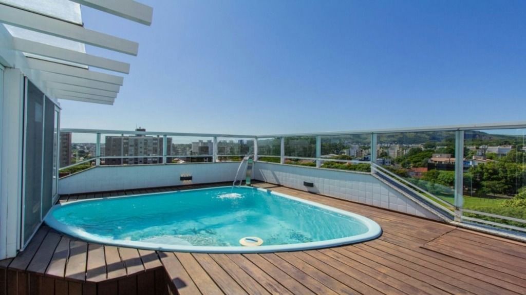 Cobertura mobiliada com piscina e vista 360° no Jardim Planalto – POA