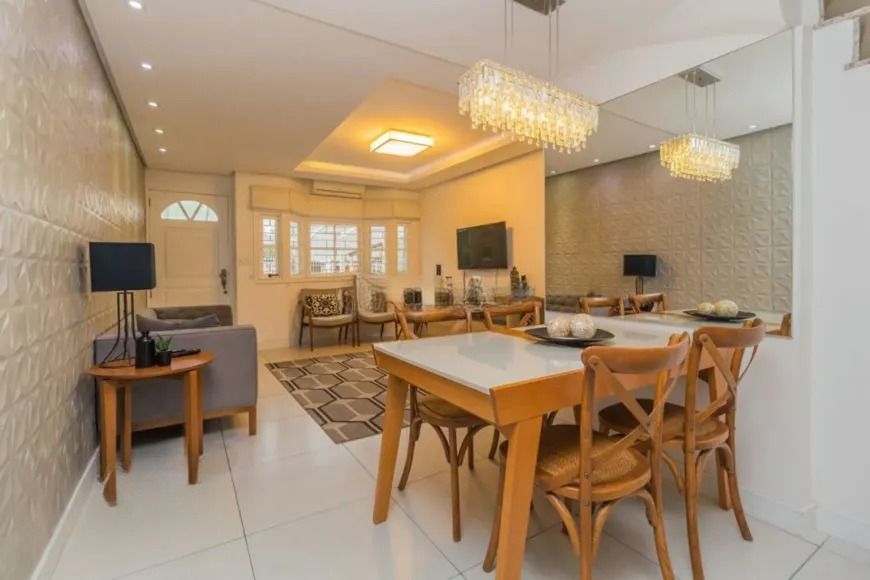 Casa com 117m², 3 dormitórios no bairro Jardim Itu em Porto Alegre para Comprar