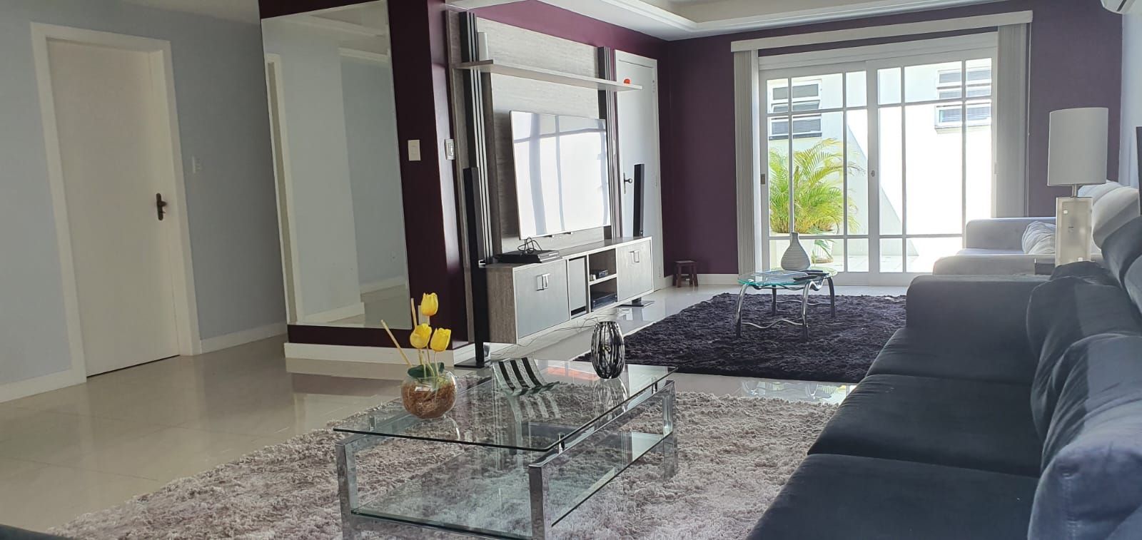 Casa térrea com 3 dormitórios, suíte e 3 vagas.