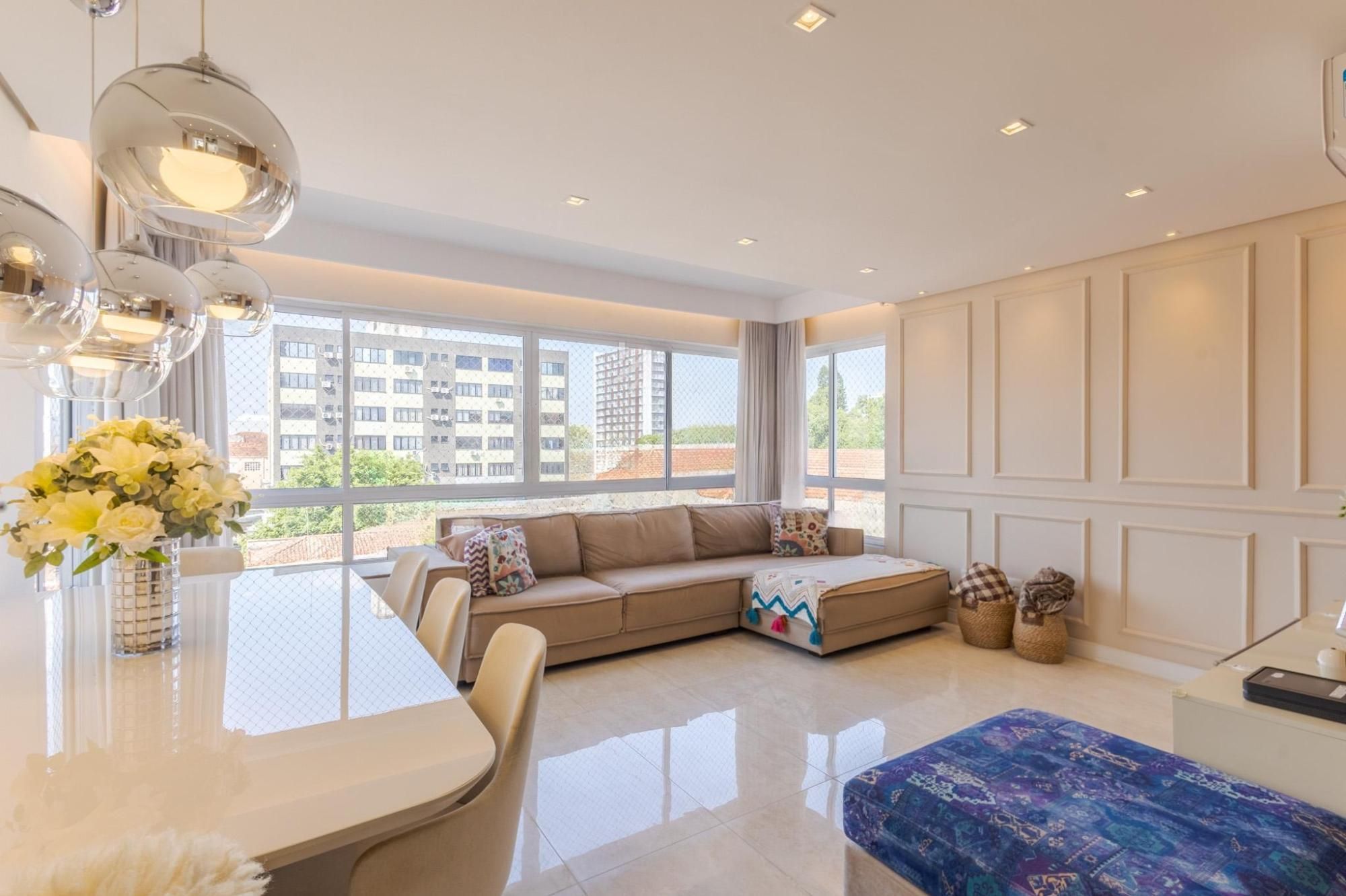 Apartamento reformado e decorado com 3 dormitórios