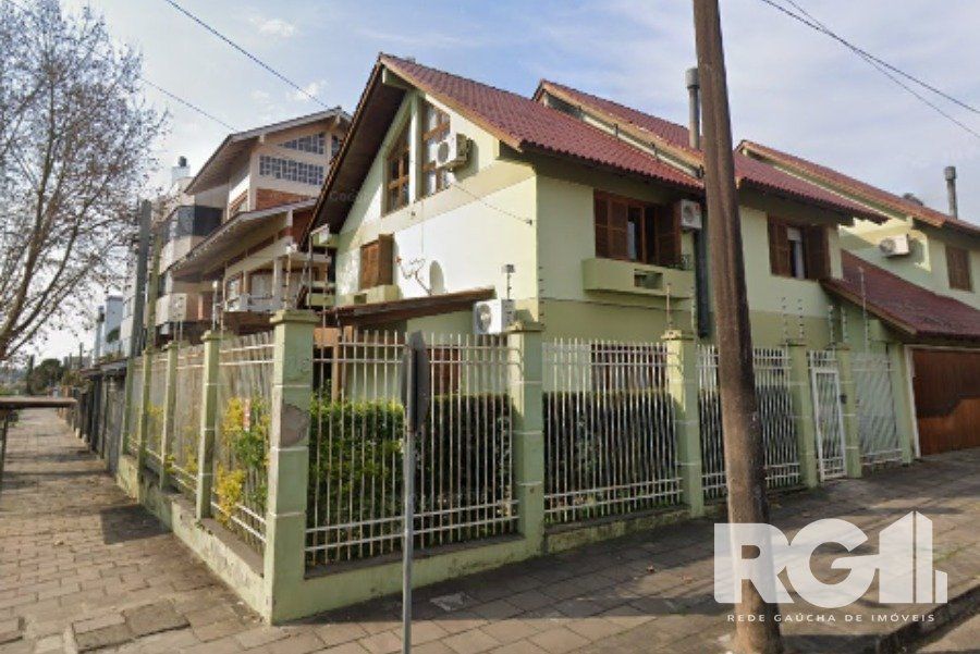 Casa à venda com 4 quartos, 300m², 1 suíte, 2 vagas, Avenida Nestor Valdman no bairro Jardim Itu em Porto Alegre