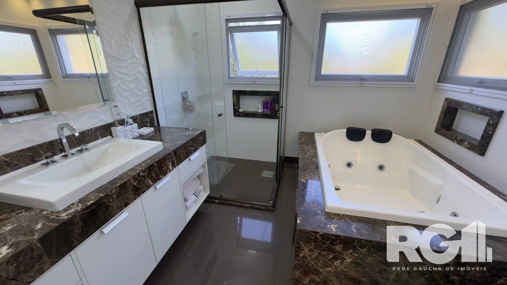 Casa de Condomínio à venda com 3 quartos, 241m² - Foto 9