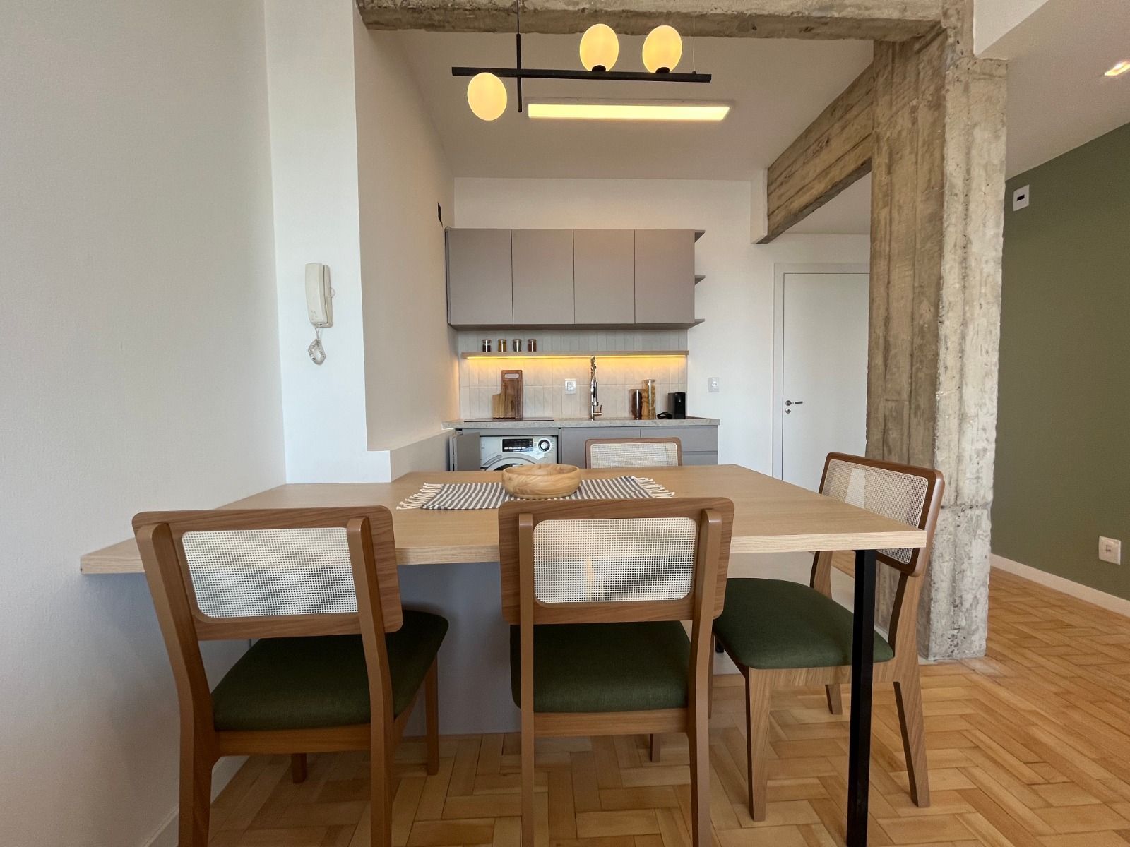 Apartamento 100% mobiliado e reformado - No centro Histórico