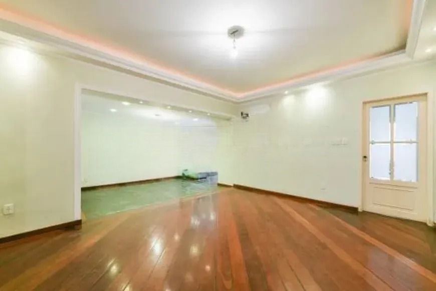 Casa à venda com 3 quartos, 231m² - Foto 3