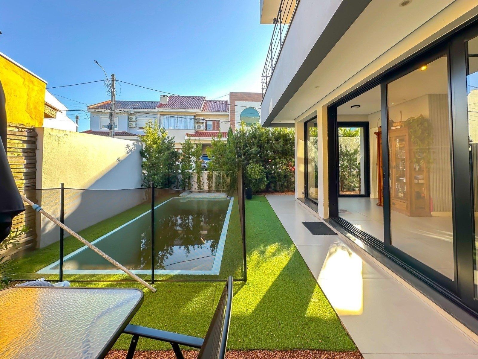 Casa em condomínio com piscina e suíte no Jardim Itu