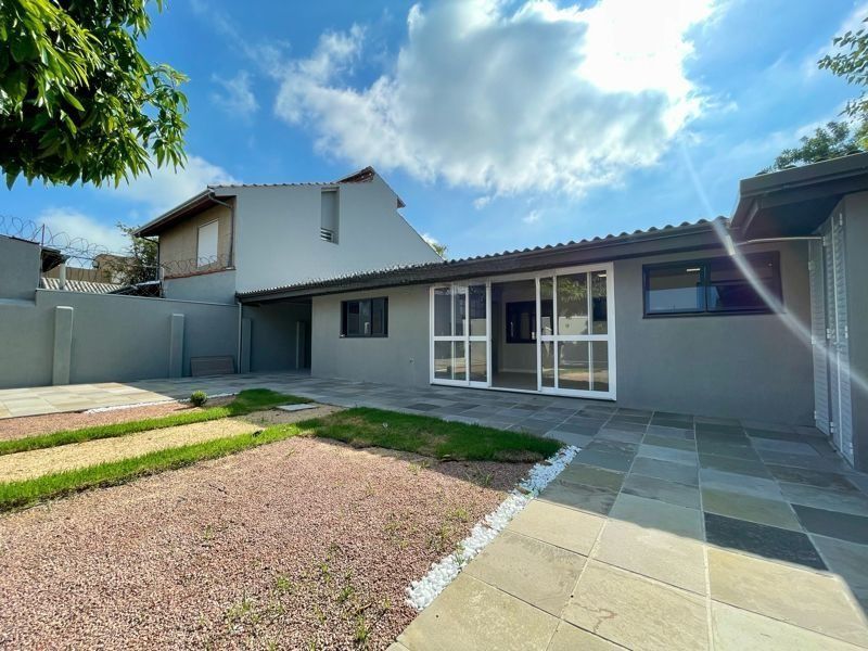 Casa à venda com 202m², 3 quartos, 6 vagas no bairro Sarandi em Porto Alegre