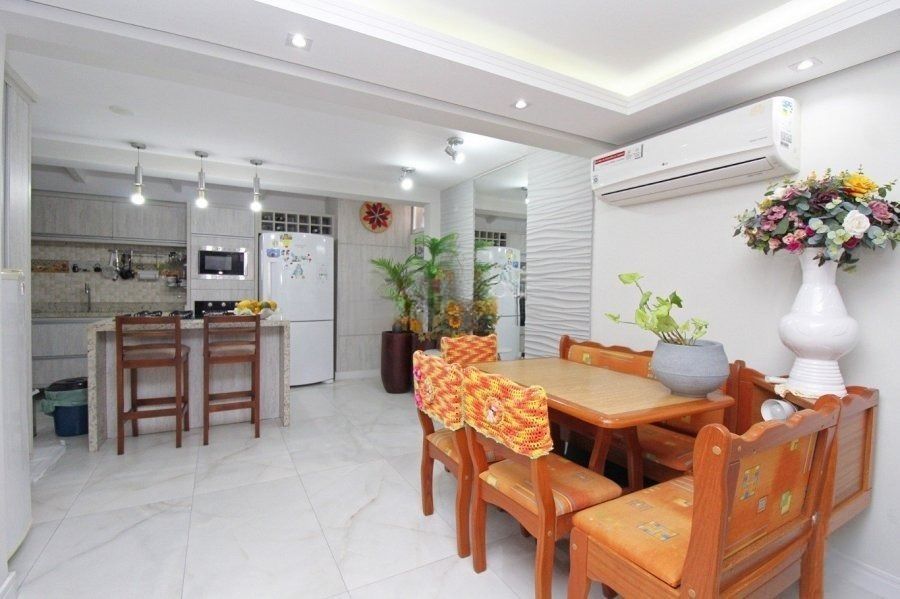 Casa em Condomínio à venda com 3 dormitório, suíte e infra completa.