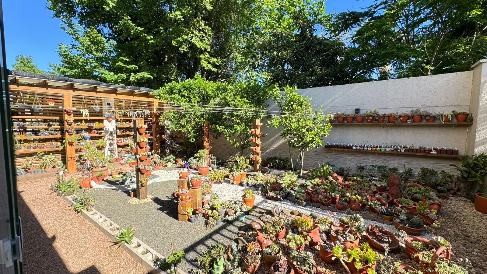 Garden com 3 dormitórios e pátio amplo na Zona Norte