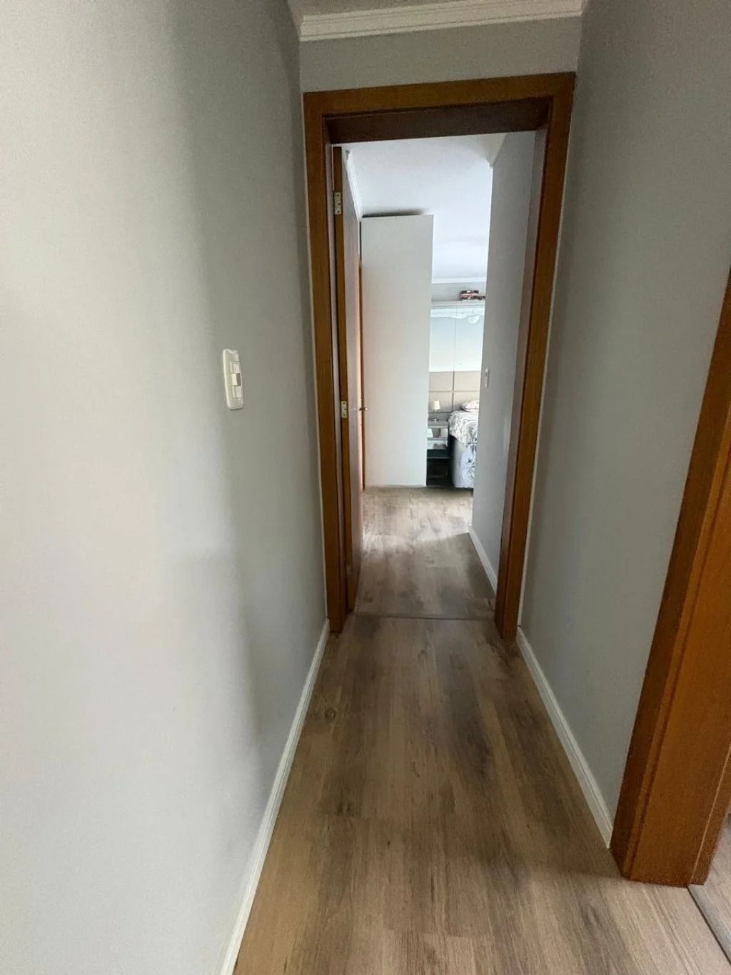 Apartamento com 2 dormitórios, suíte, sacada e churrasqueira. — foto 3