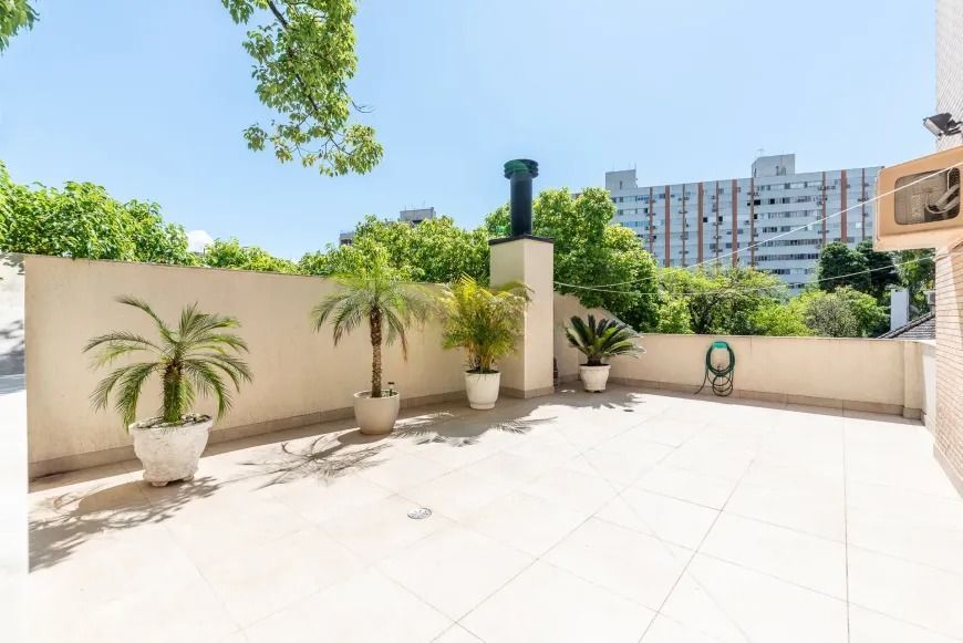 Apartamento Garden com 3 dormitórios e pátio ensolarado