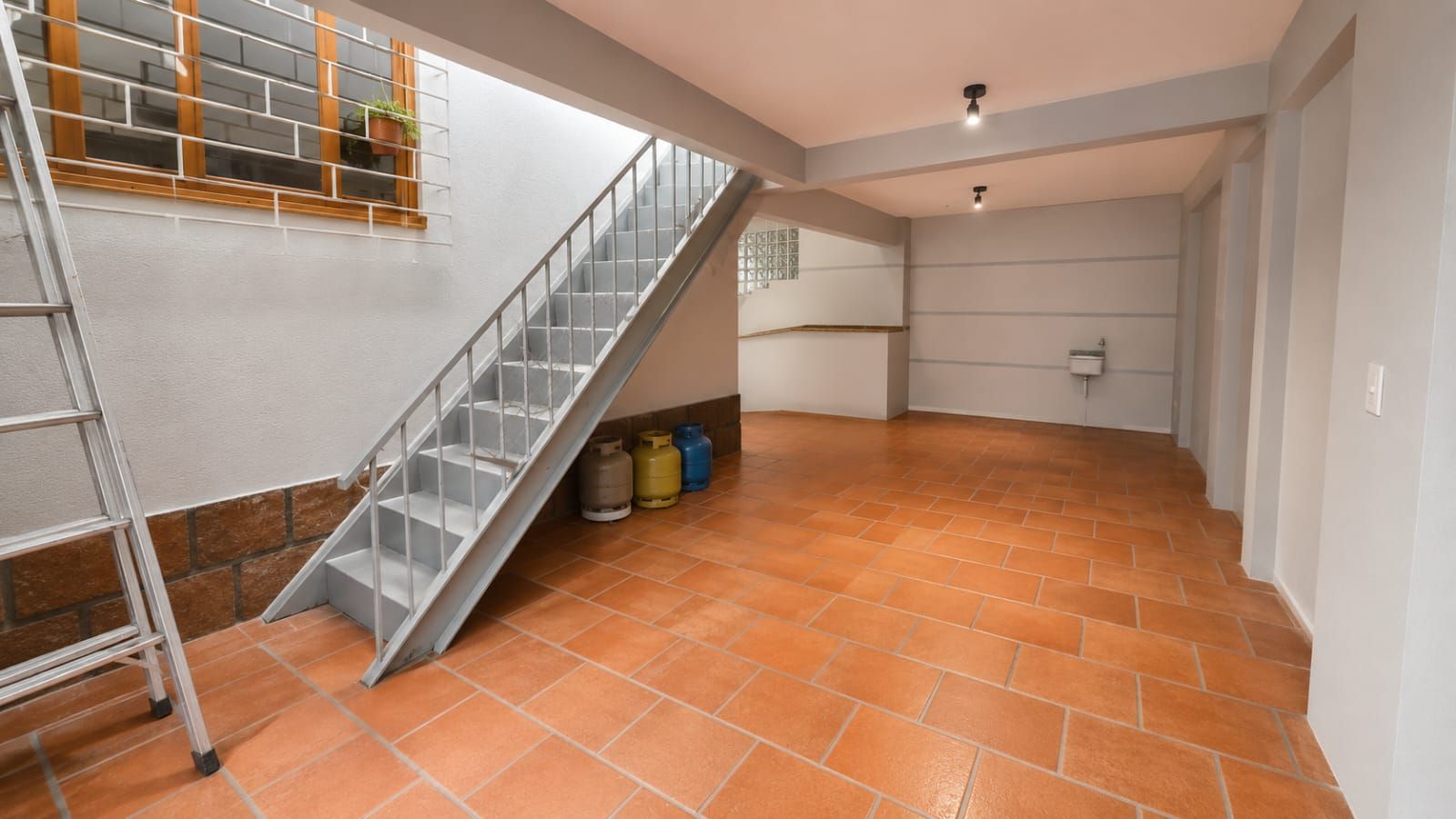 Casa com 3 dormitórios, amplo pátio e lareira — foto 5