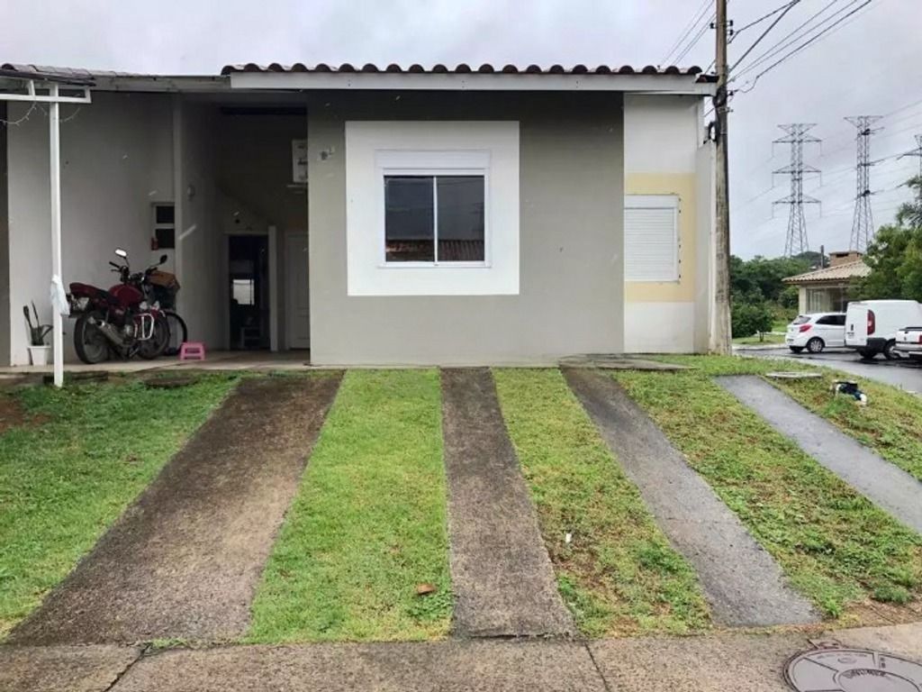 Casa em Condomínio com 2 dormitórios, suíte e 2 vagas, infraestrutura completa.