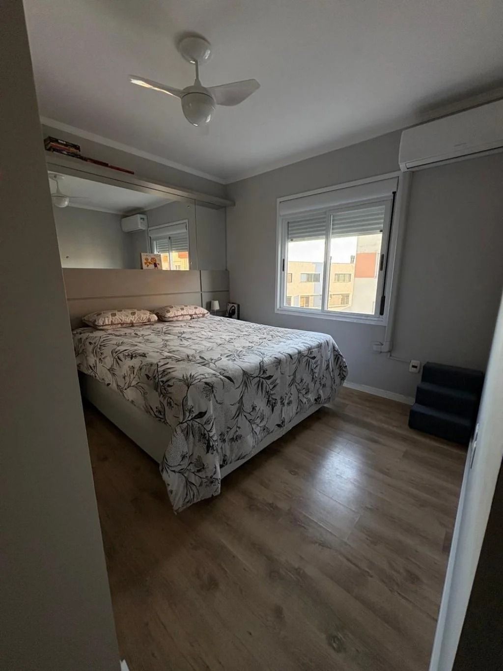 Apartamento com 2 dormitórios, suíte, sacada e churrasqueira. — foto 2