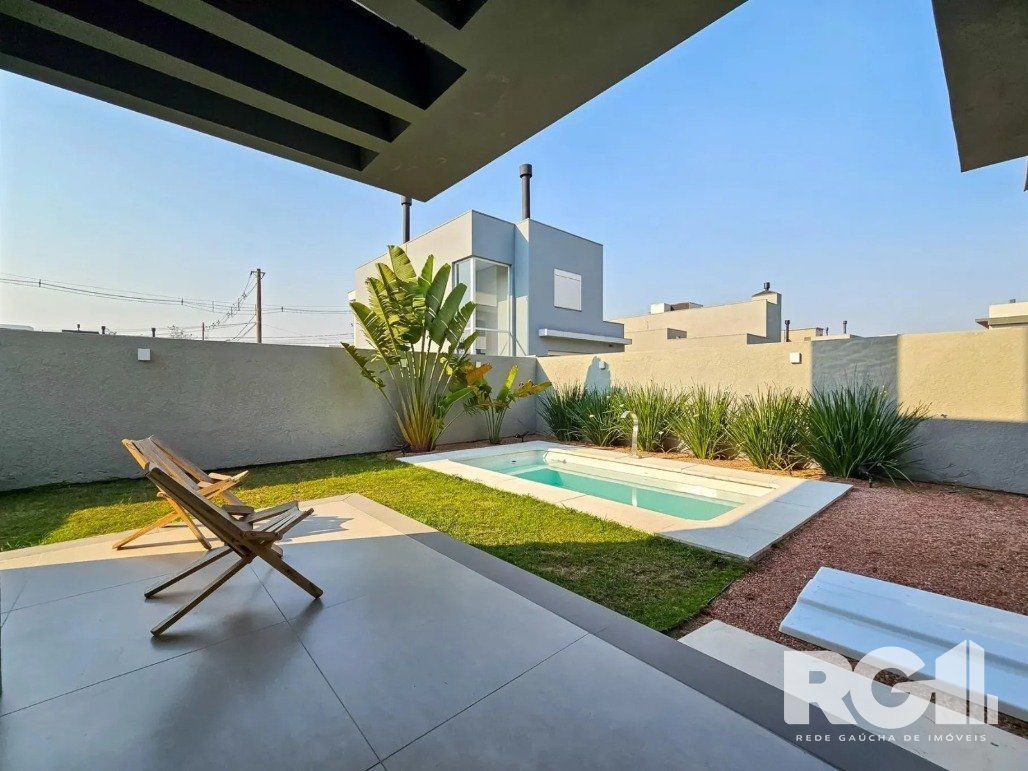 Casa de Condomínio à venda com 3 quartos, 250m² - Foto 1