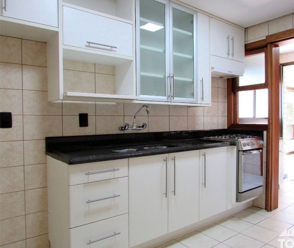 Apartamento com 3 dormitórios, suíte sacada e churrasqueira