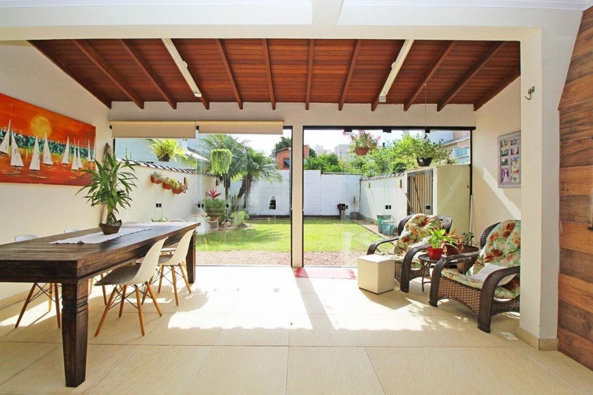Casa Semimobiliada com 191m² em Condomínio