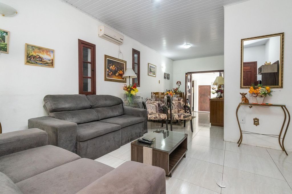 Casa com 3 dormitórios e suíte no Jardim Botânico, POA