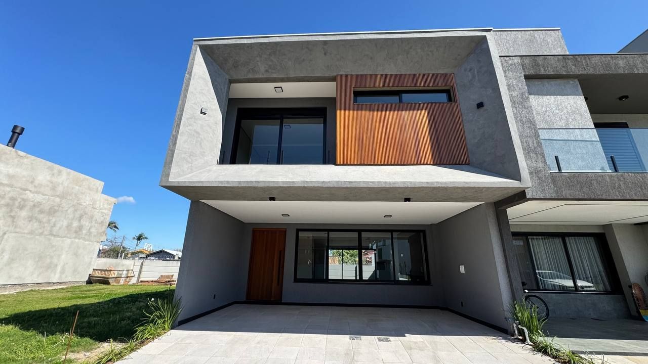 Casa com 3 suítes e pátio privativo na Zona Norte, bairro Ecoville