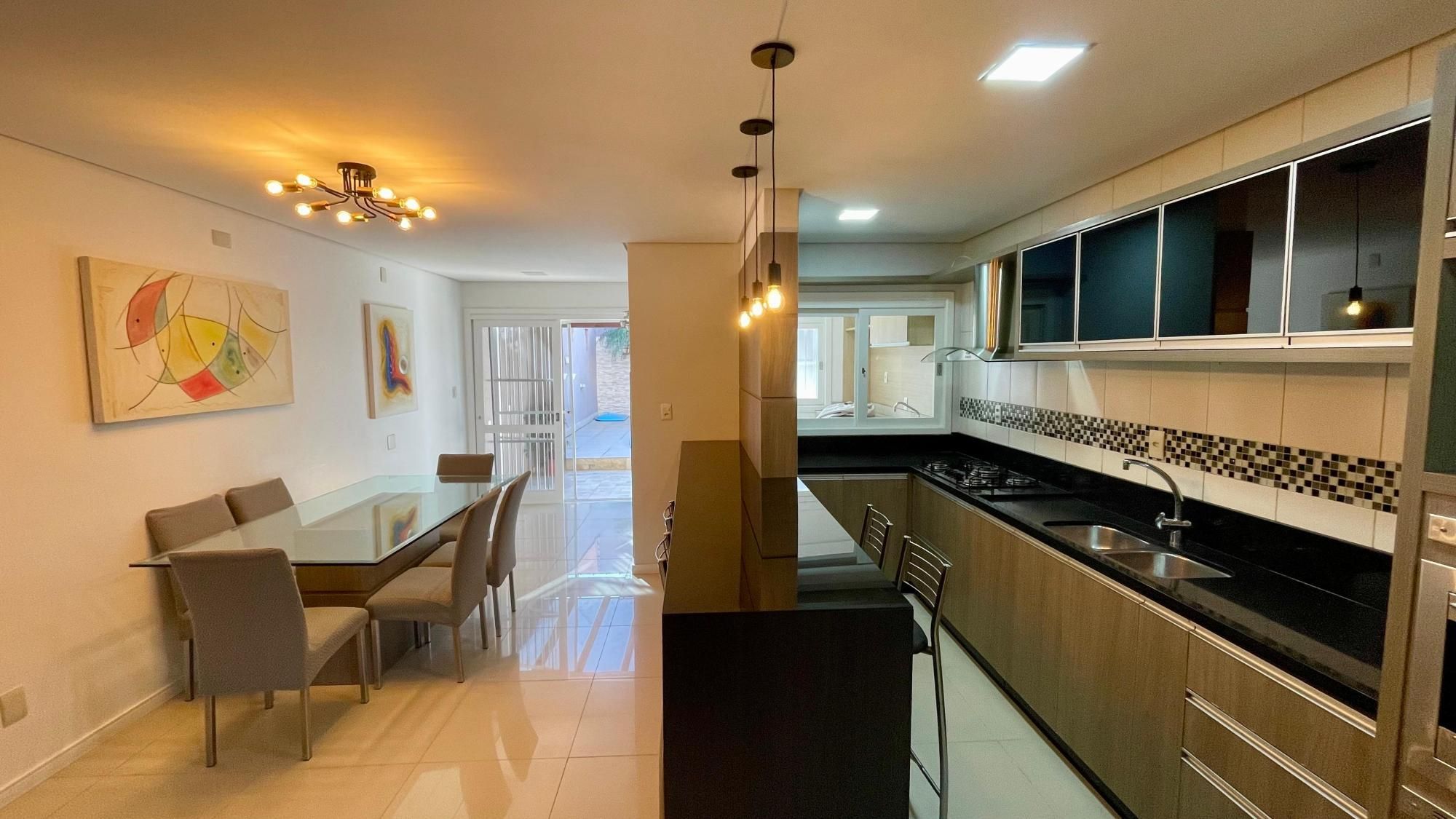 Casa com piscina, 3 suítes, desocupada, Rua Leite de Castro- Jardim Itu Sabará