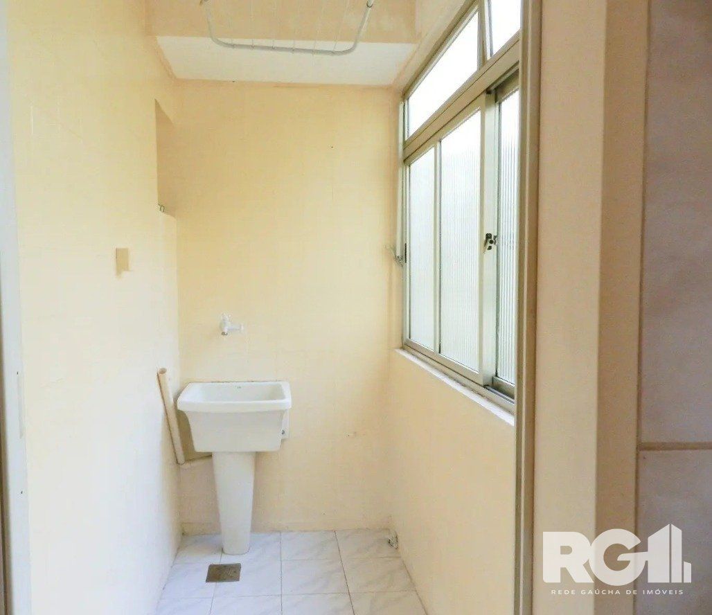 Apartamento à venda com 1 quarto, 51m², 1 vaga, Avenida Engenheiro Francisco Rodolfo Simch no bairro Sarandi em Porto Alegre