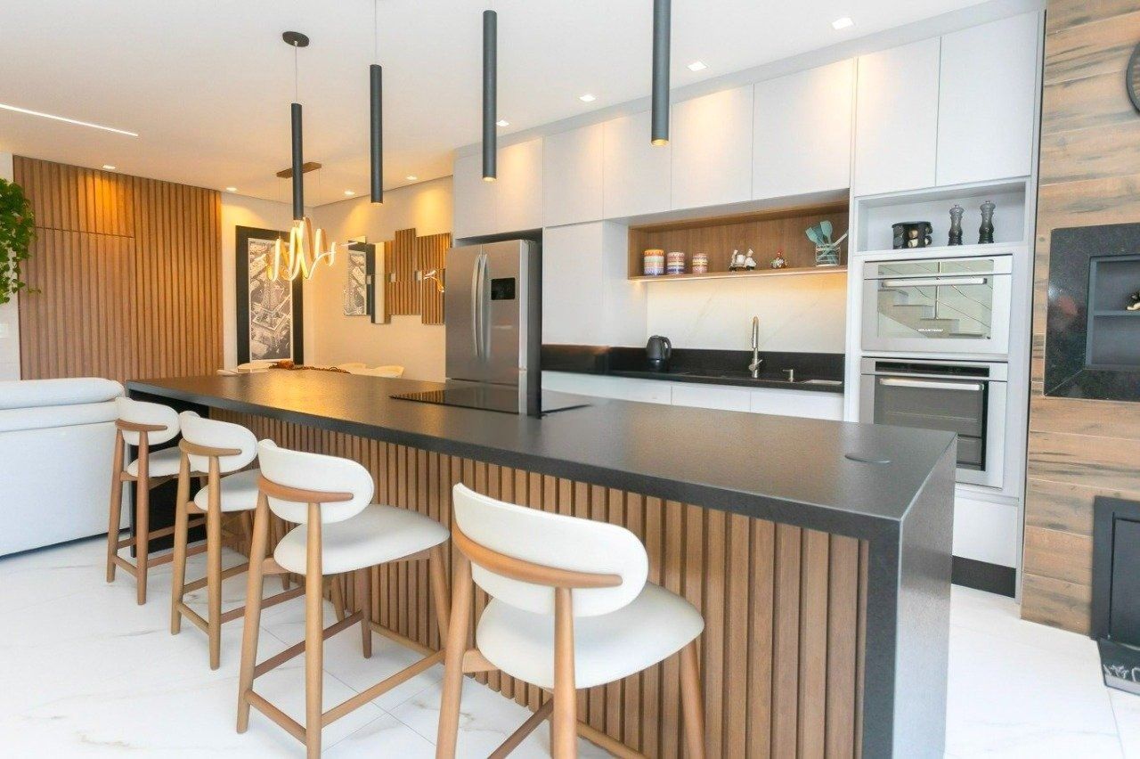 Casa porteira fechada com 3 suítes na Zona Norte de Porto Alegre