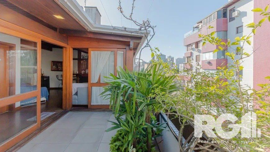 Cobertura à venda com 4 quartos, 217m², 3 suítes, 2 vagas, Avenida Mariland - de 851 a 1089 - Lado Ímpar no bairro Auxiliadora em Porto Alegre