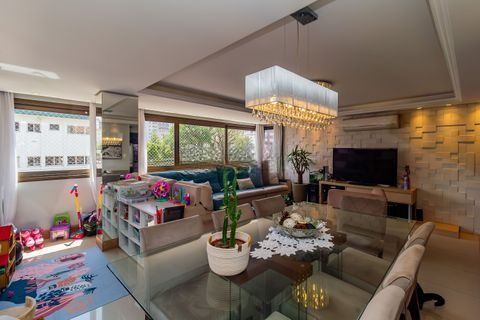 Apartamento à venda com 3 quartos, 119m², 1 suíte, 2 vagas, Rua Líbero Badaró no bairro Passo da Areia em Porto Alegre