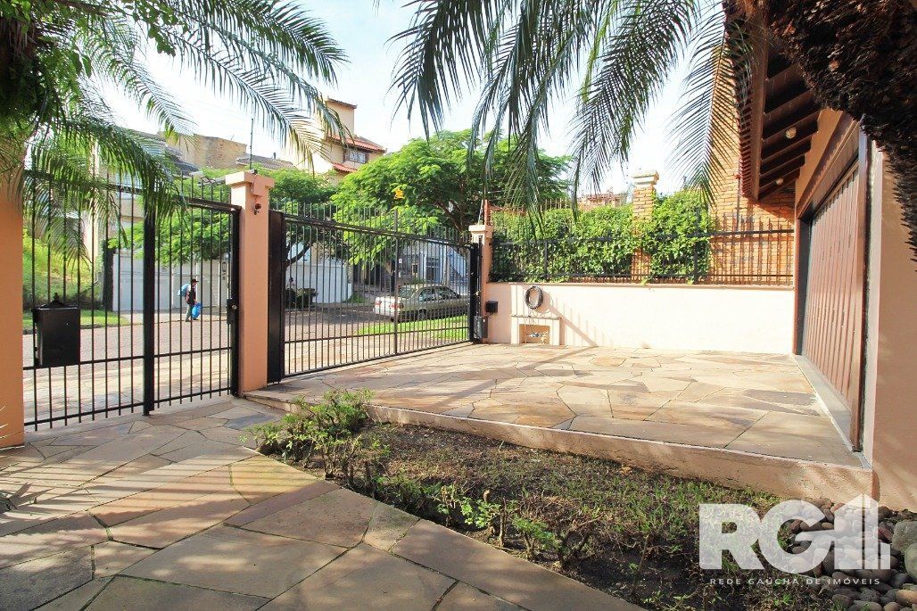 Casa à venda com 4 quartos, 381m² - Foto 3