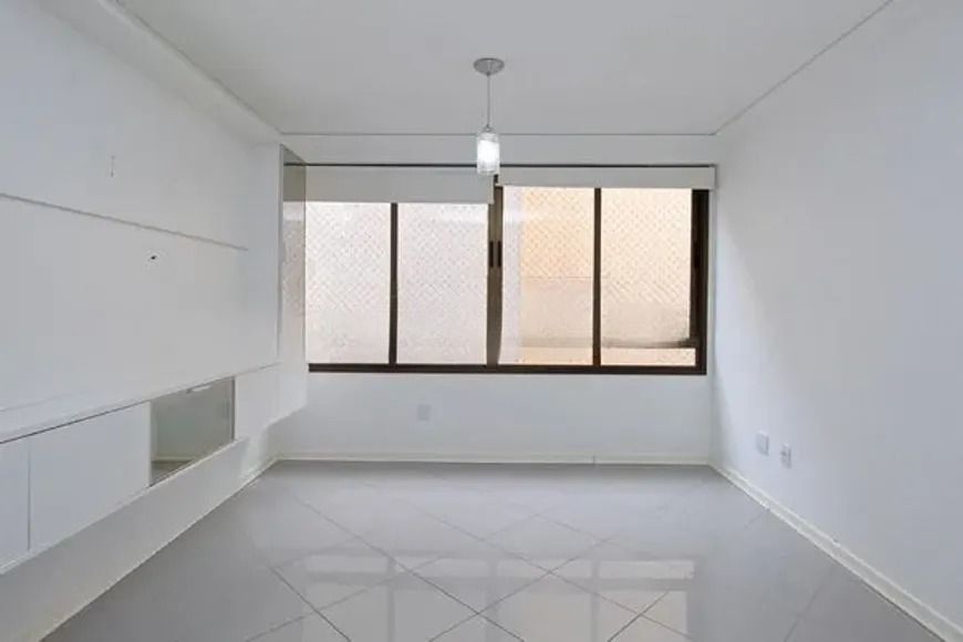 Apartamento, 2 dormitórios no bairro Passo da Areia em Porto Alegre para Comprar