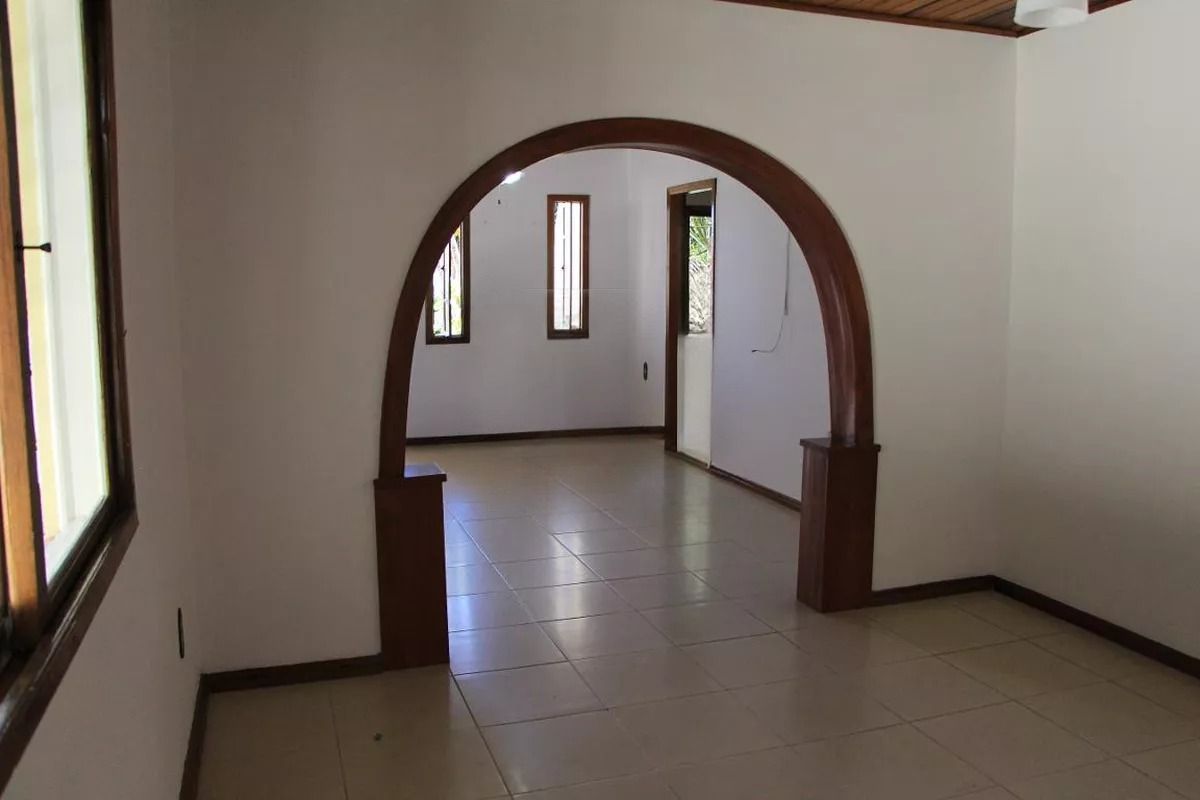 Casa 3 dormitórios com suíte e pátio no Jardim Planalto