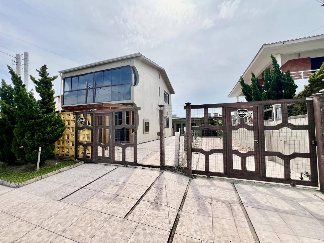 Casa à venda com 5 quartos, 176m² - Foto 1