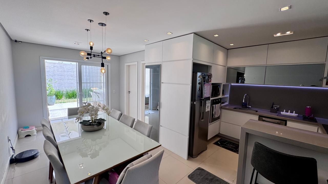 Casa, 3 dormitórios no bairro Parque Santa Fé em Porto Alegre para Comprar