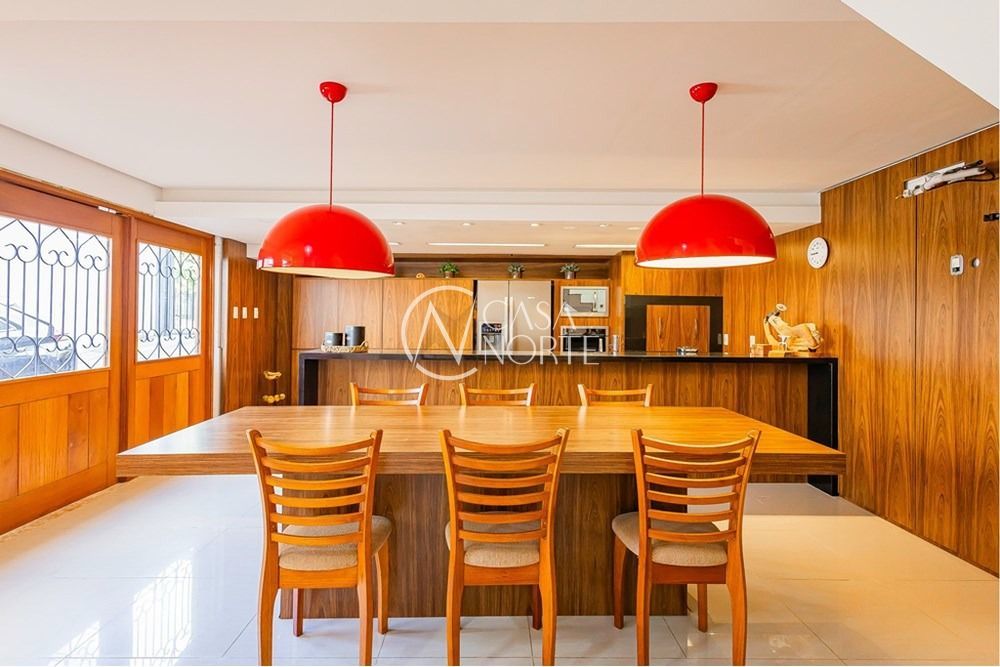 Casa com 250m², 3 dormitórios no bairro Jardim Europa em Porto Alegre para Comprar