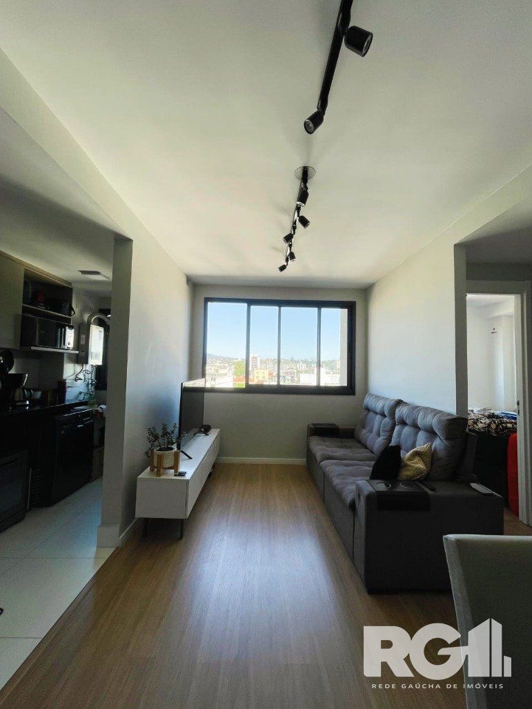 Apartamento, 2 Quartos Semimobiliado, churrasqueira, 1 vaga - Menino Deus