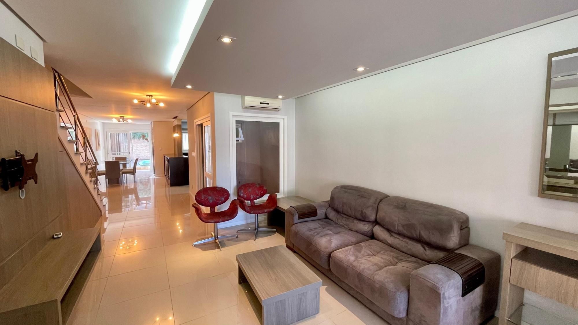 Casa com piscina, 3 suítes, desocupada, Rua Leite de Castro- Jardim Itu Sabará