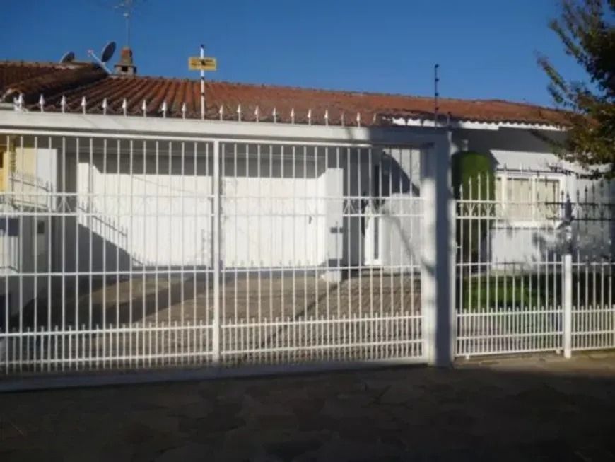 Casa térrea com 3 dormitórios, suíte e 3 vagas.