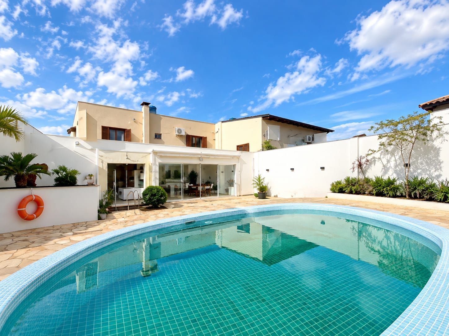 Casa ampla com 4 dormitórios, suíte e área de lazer- Passo da Areia