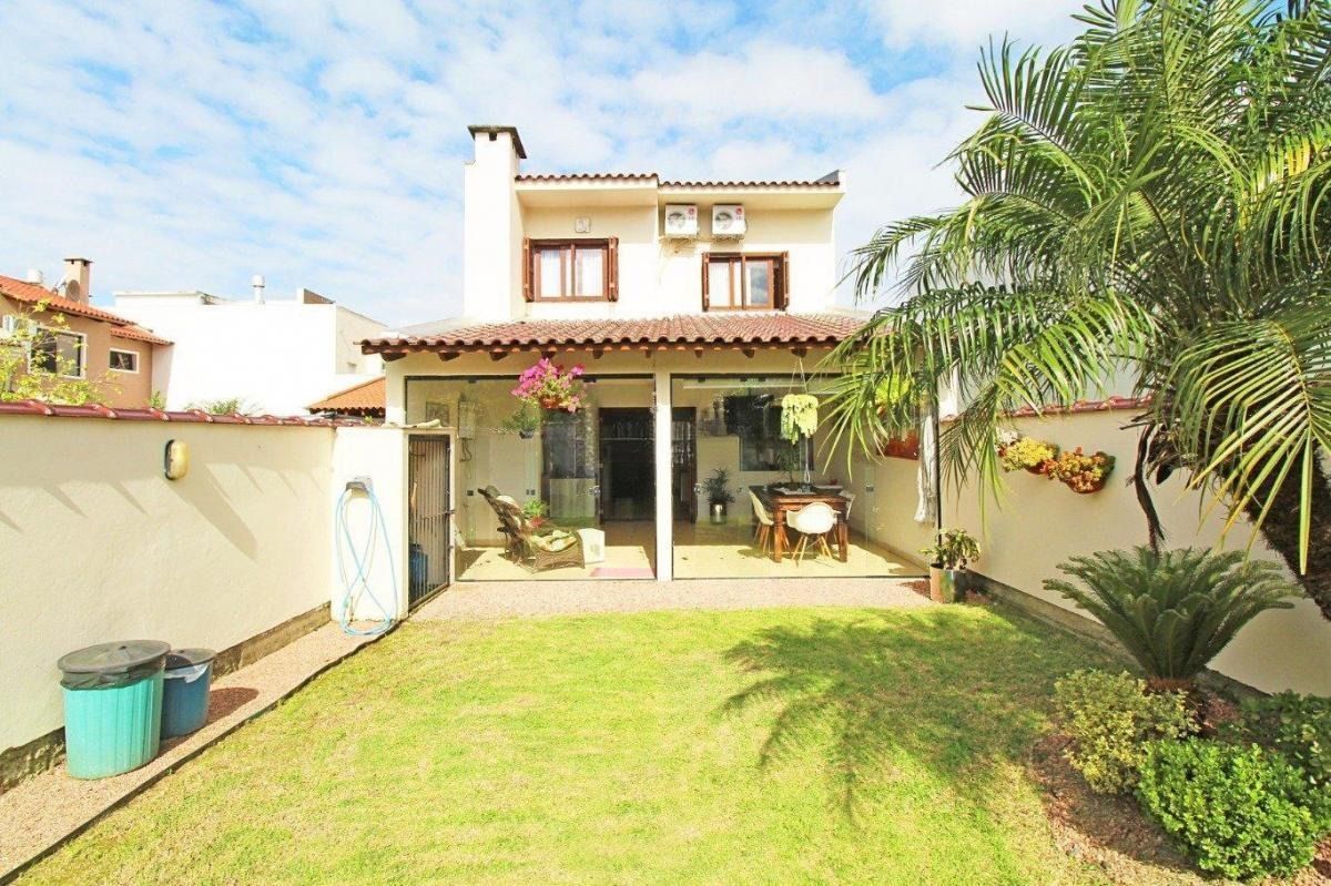 Casa Semimobiliada com 191m² em Condomínio