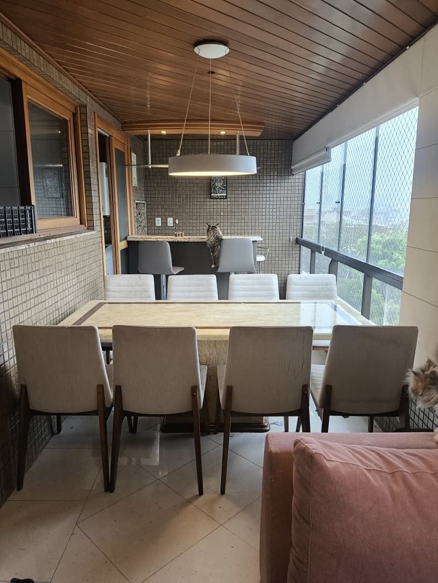 Apartamento de frente com sacada e 4 boxes no Jardim Planalto