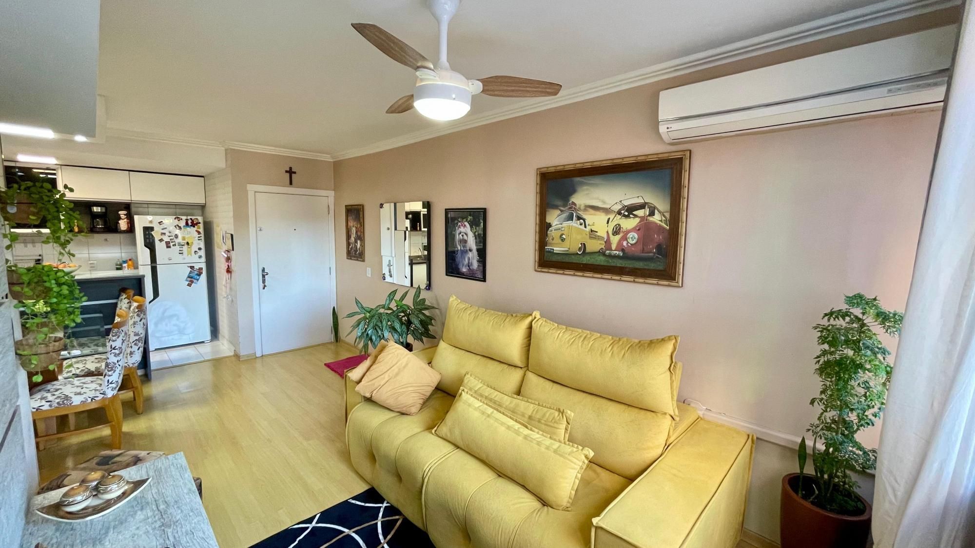 Apartamento Semimobiliado com 3 Dormitórios e Suíte